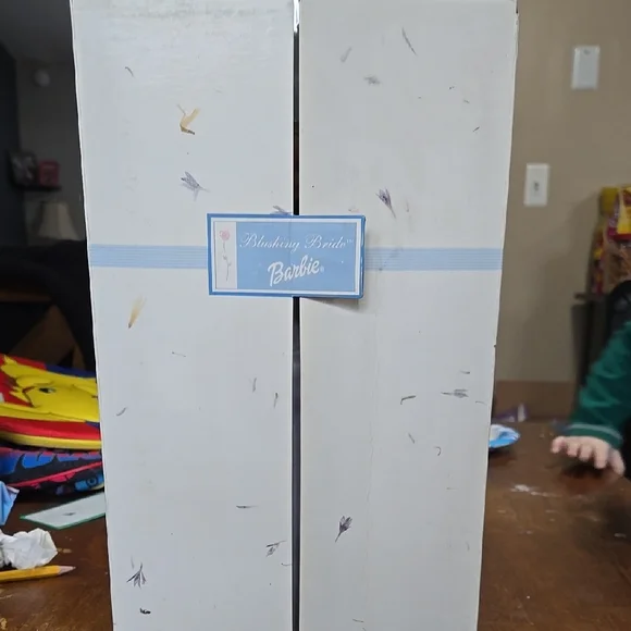 Barbie Bridal Doll in Elegant White Gown - Picture 4 of 7